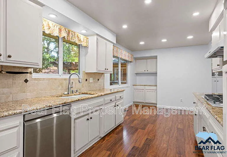 7919 Ridgemont Dr — Photo 22