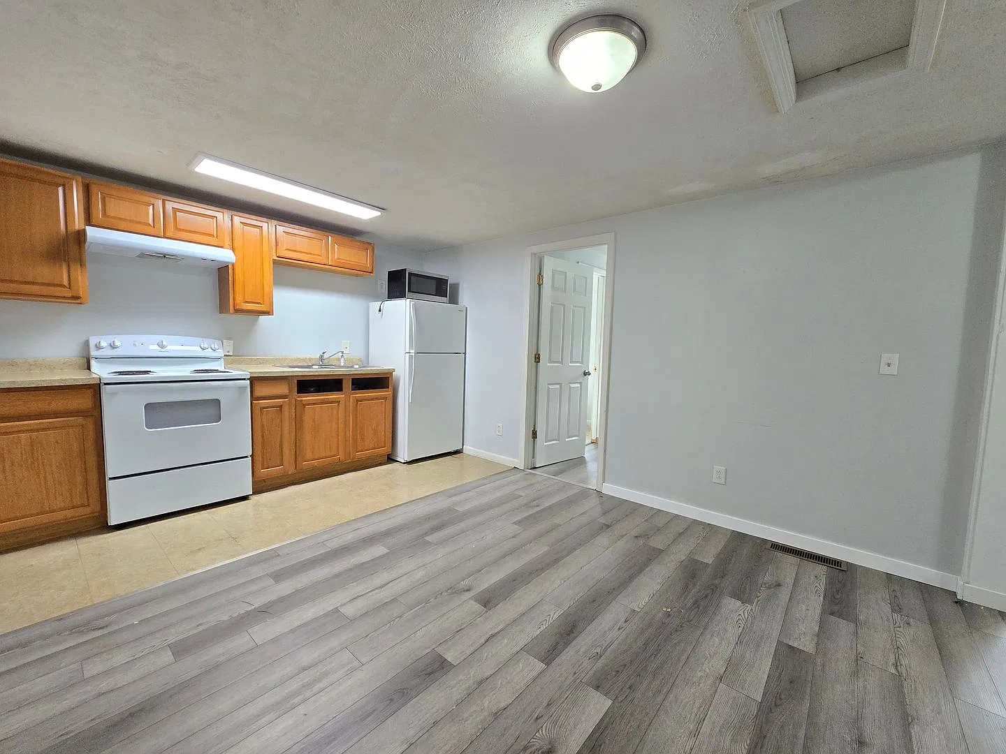 812 E Market — Photo 2