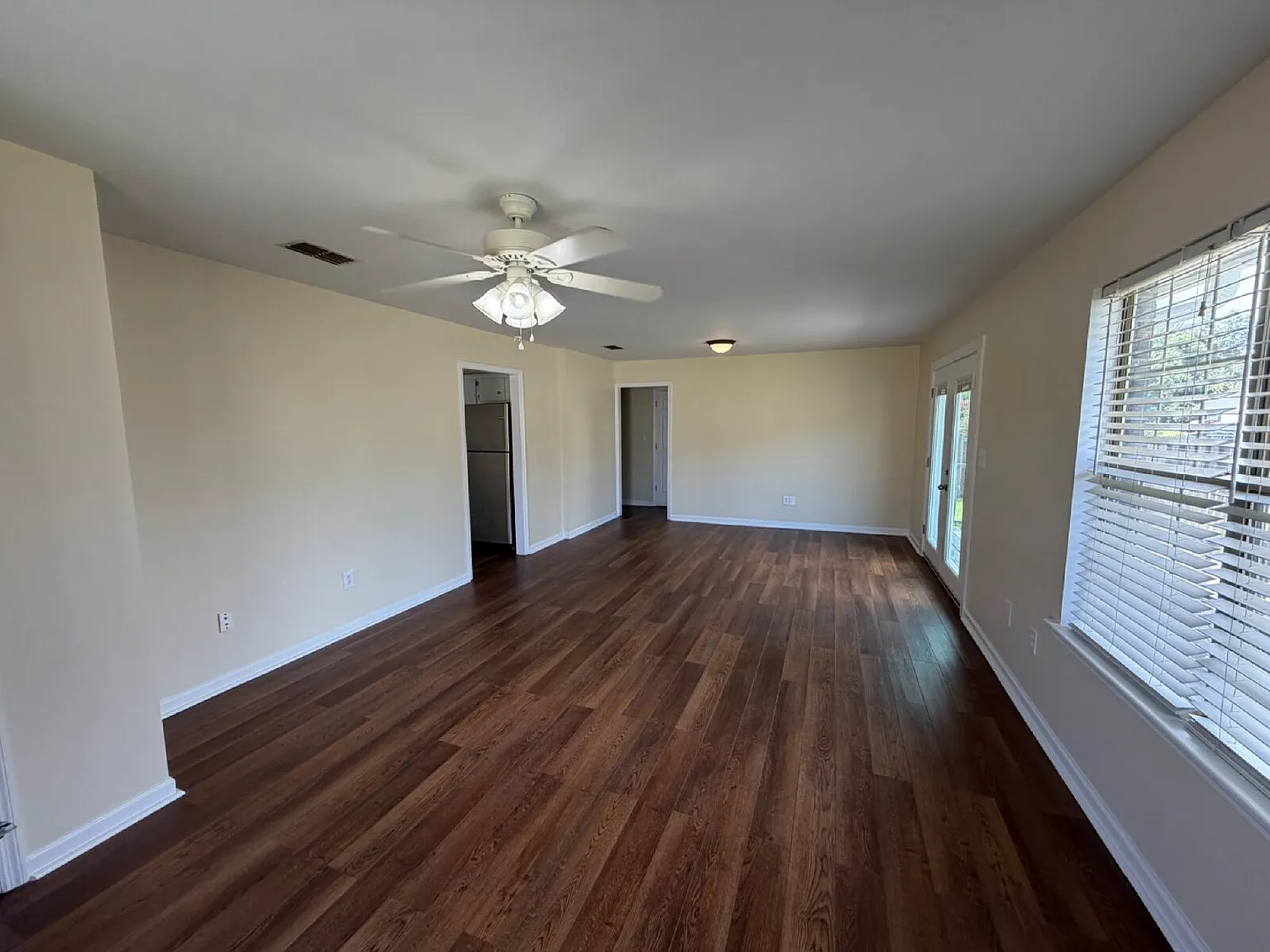 3 bed, 2.0 bath, 1473 sqft, $1,800 — Photo 2