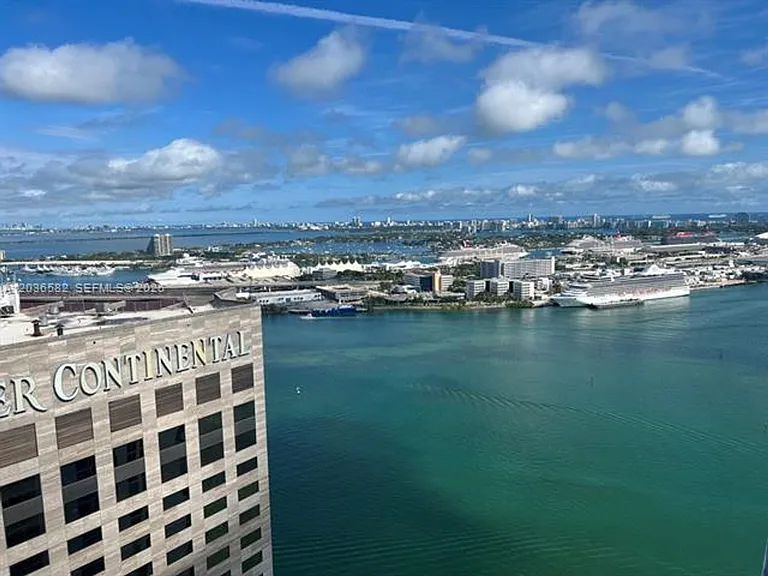 335 Biscayne Blvd #4200 — Photo 25