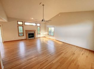 626 Tipperary Rd, Iowa City, IA 52246