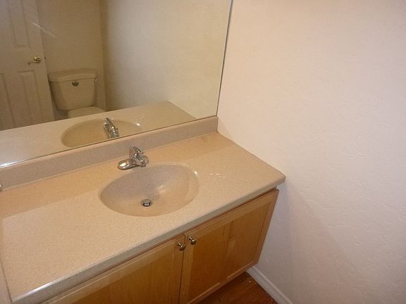 5th image of 1243 Vine St APT 8