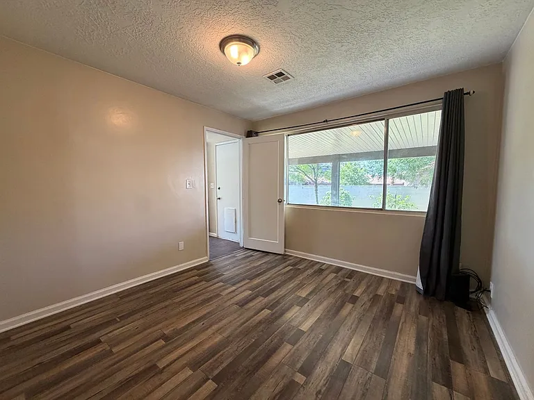 337 W 200 N — Photo 13