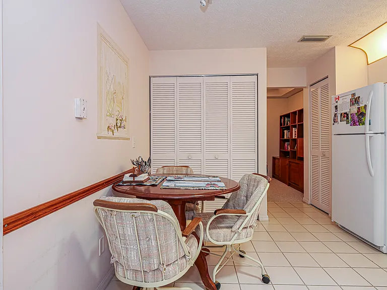 847 Lake Orchid Cir — Photo 11