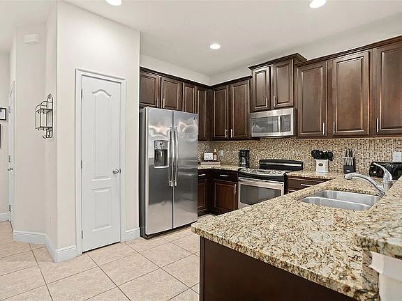 4th image of 8123 Roseville Blvd