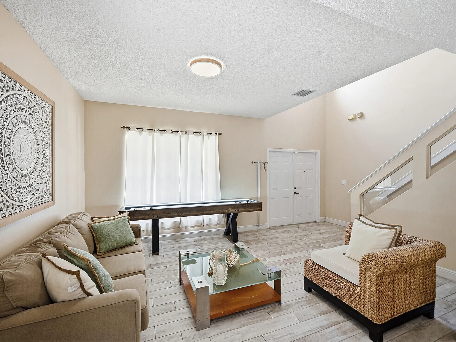 4 bed, 2.5 bath, 2490 sqft, $5,500 — Photo 3