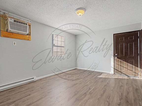 4th image of 4424 Central Valley Dr