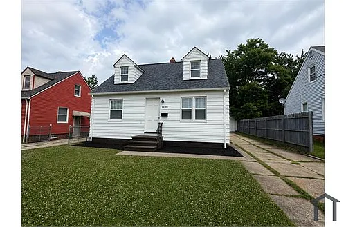 16401 Lotus Dr Photo 1