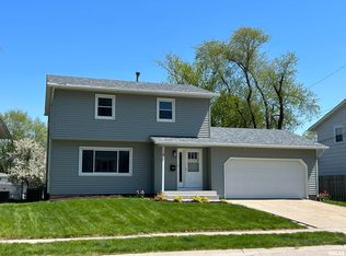 3119 Westmar Dr, Bettendorf, IA