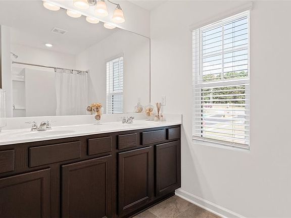 4th image of 1124 Lossie Ln #1124
