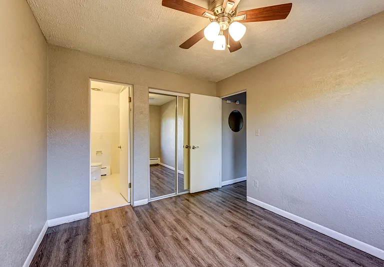 Lynwood Apartments — Photo 11