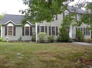 41 Garlan Ln, Hooksett, NH 03106