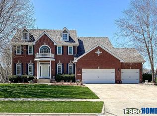 1300 Country Club Blvd, Clive, IA 50325