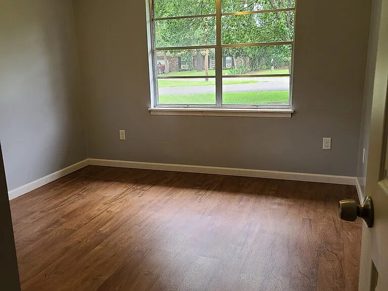 410 Gleason Ct — Photo 11