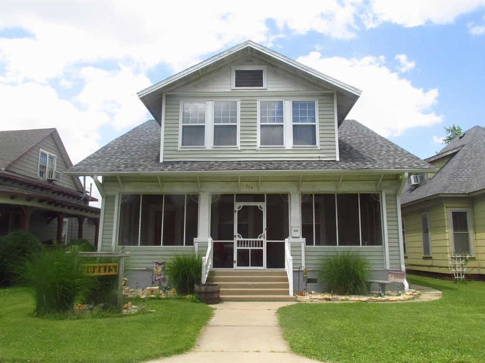 1st image of 704 W Lincoln St