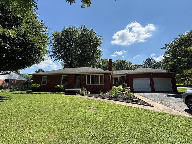 4691 Anita Dr — Photo 2