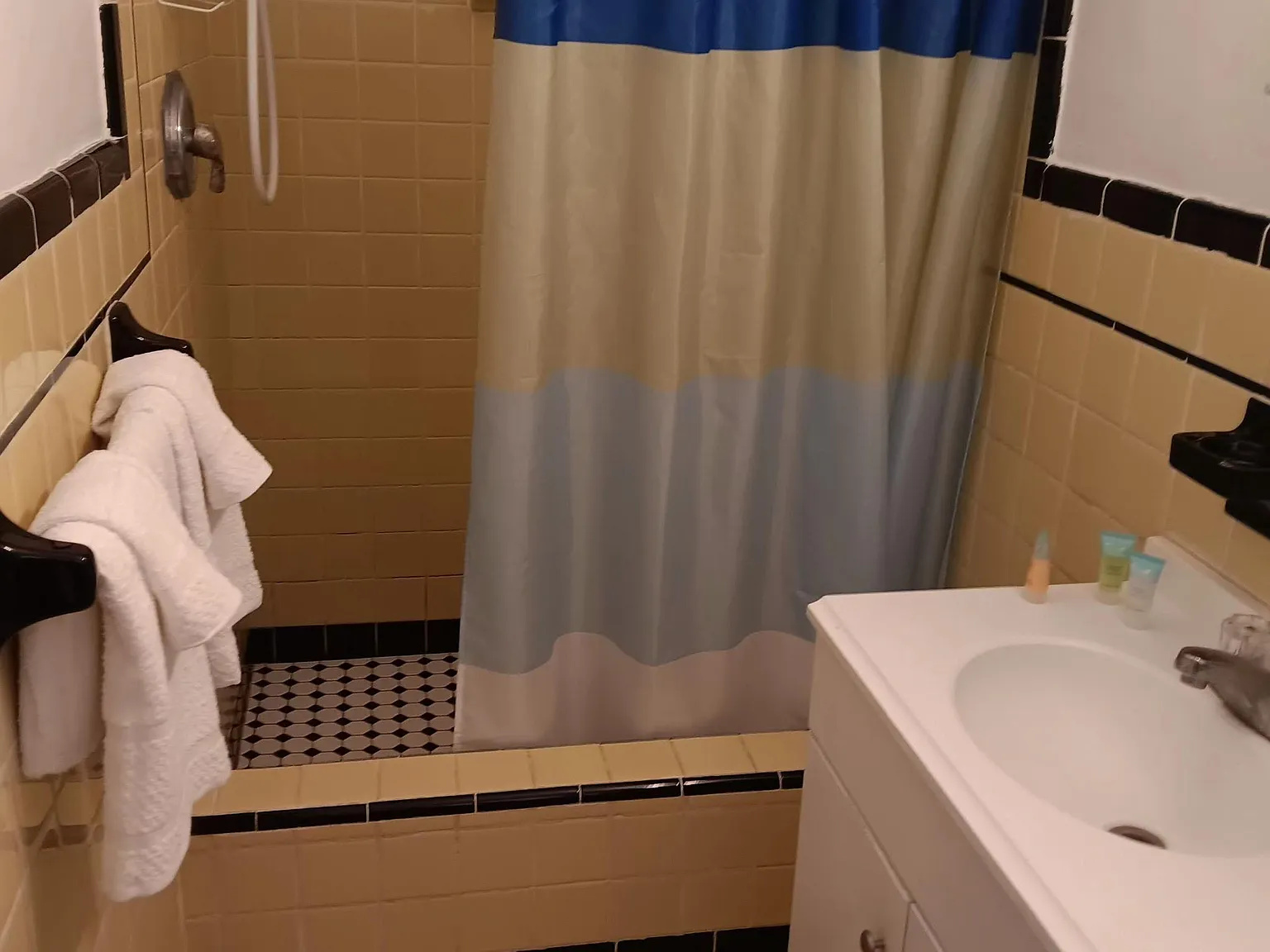 1 bed, 1.0 bath, 400 sqft, $1,819 — Photo 4