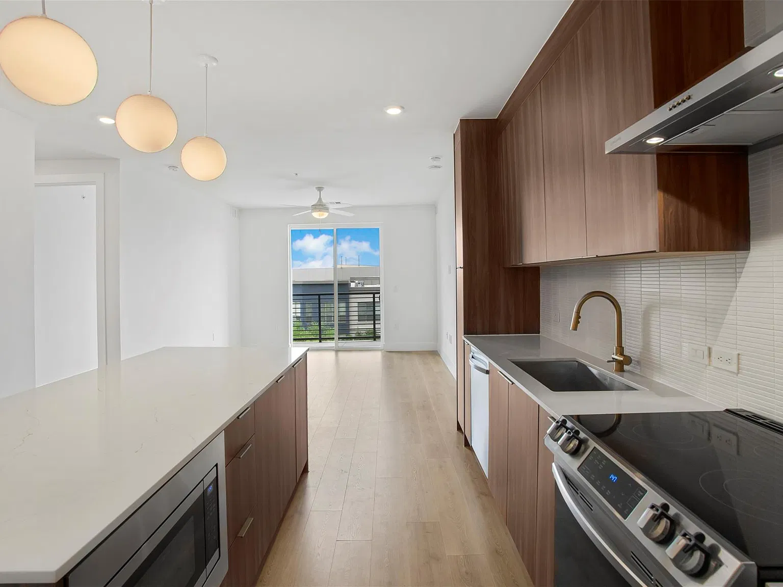 2 bed, 2.0 bath, 1131 sqft, $3,200 — Photo 4