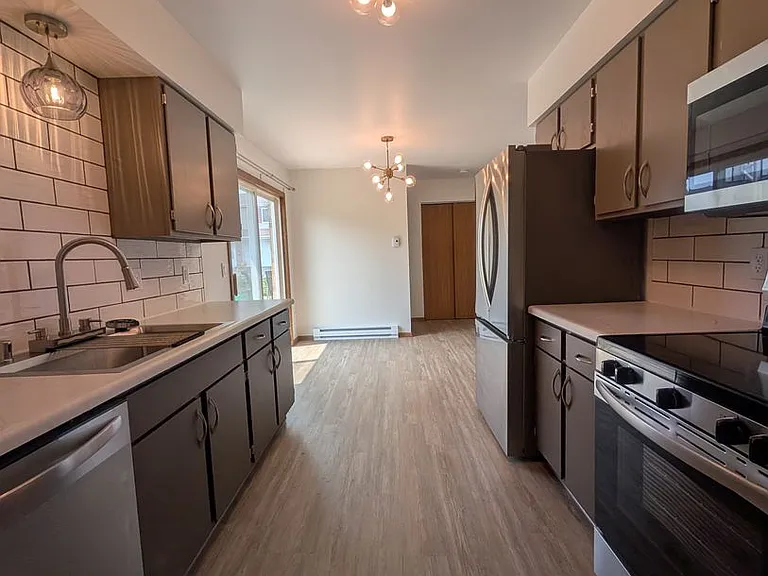 1516 Vogt Dr — Photo 12