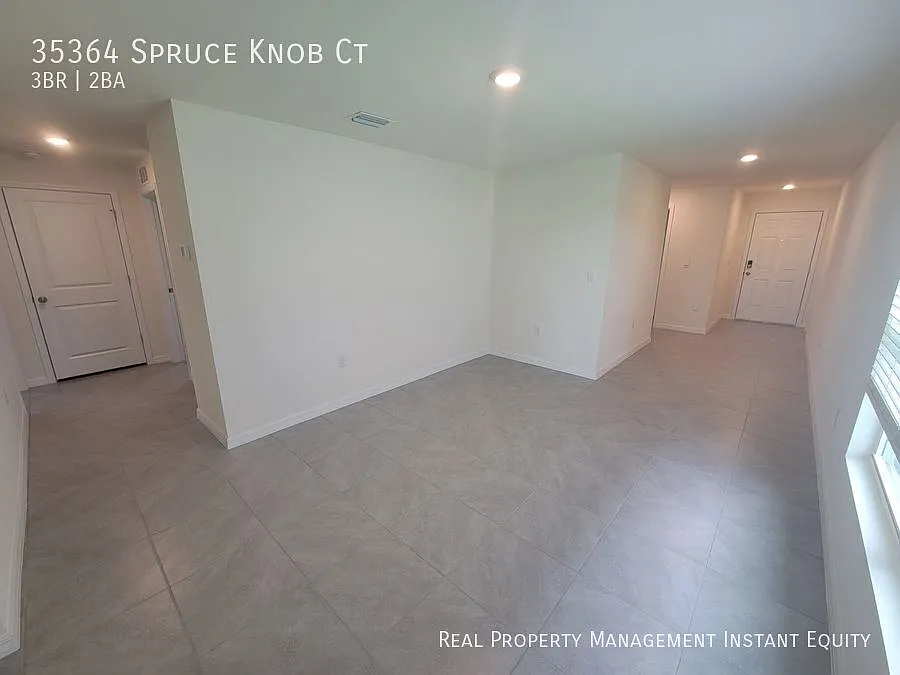 Beautiful Brand New Dade City Home — Photo 3