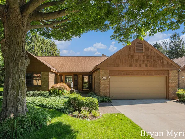 305 Foxcroft Cir, Holland, MI 49423
