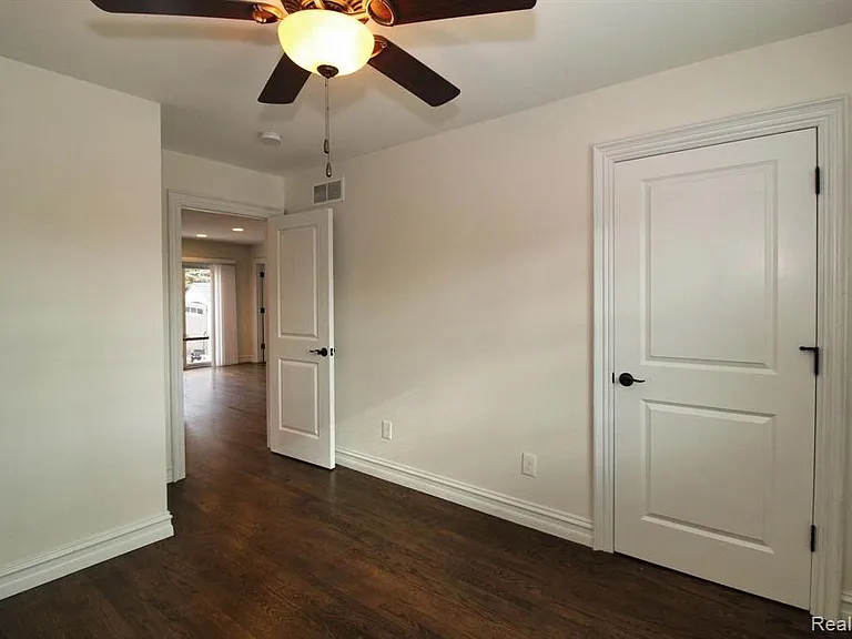 37752 Huron Pointe Dr — Photo 16