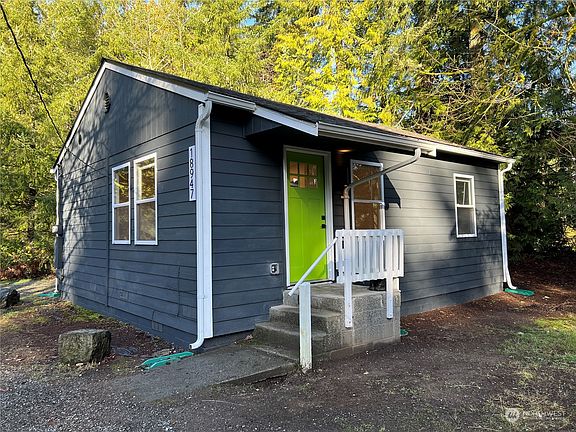 2nd image of 18941 Viking Avenue NW