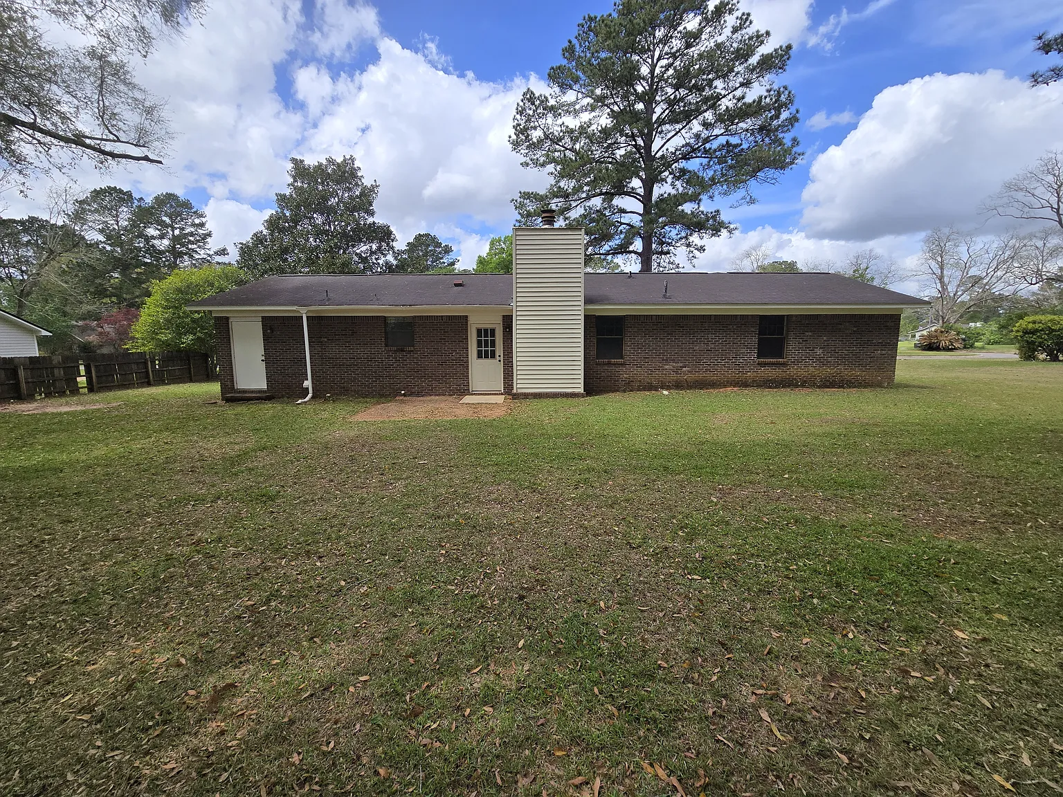 3 bed, 1575 sqft, $1,375 — Photo 2