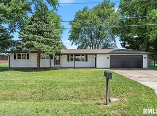 712 Trojan Rd, Auburn, IL 62615