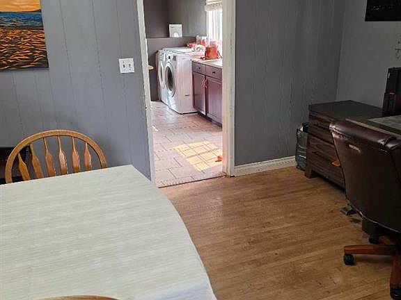 5th image of 1109 W 50th St