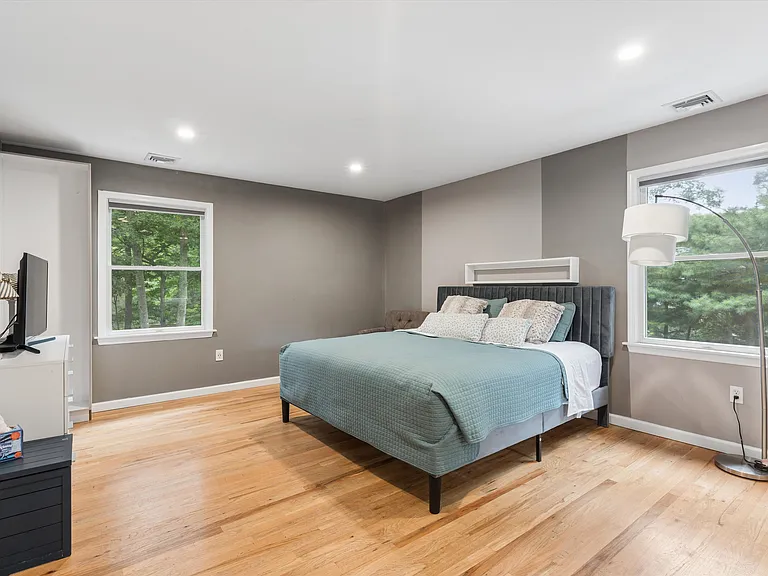 15 Hawthorne St — Photo 19
