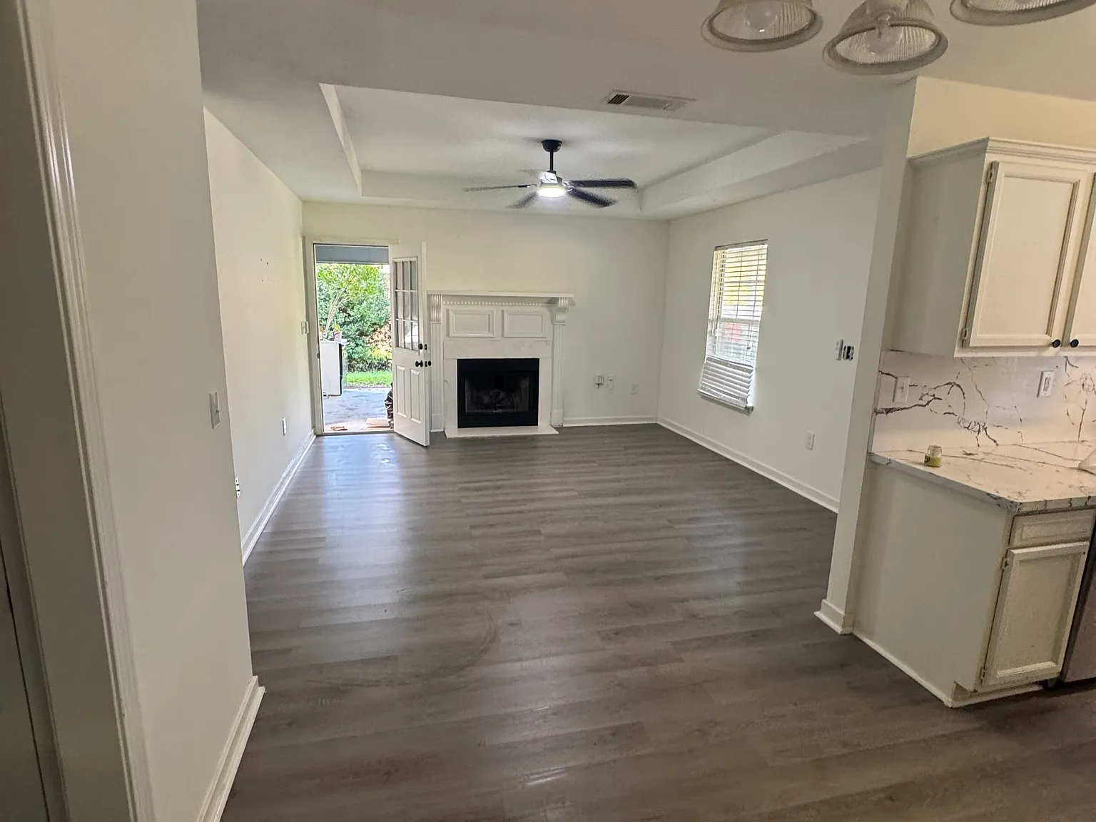 3 bed, 1115 sqft, $2,100 — Photo 2
