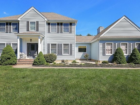 3rd image of 7 Linberger Dr