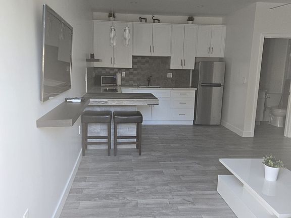 4th image of 23683 Schoenborn St