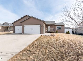 2907 Whitlow St, Lincoln, ND 58504