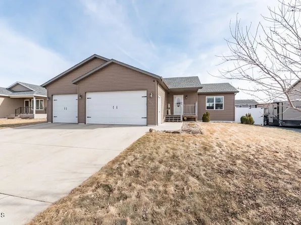 2907 Whitlow St, Lincoln, ND 58504