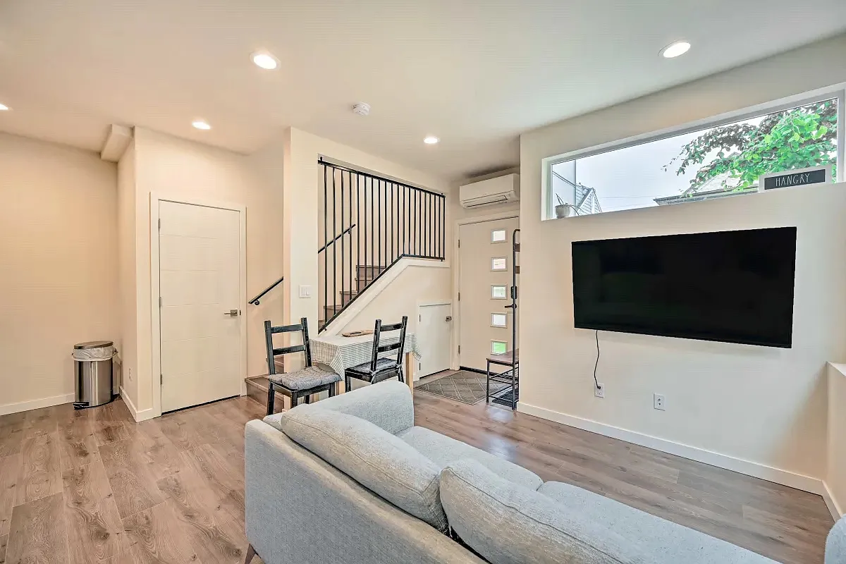 2 bed, 1000 sqft, $3,200 — Photo 3