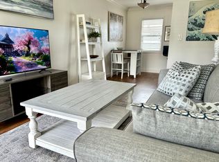 922 Chalcedony St, San Diego, CA 92109