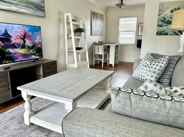 922 Chalcedony St, San Diego, CA 92109