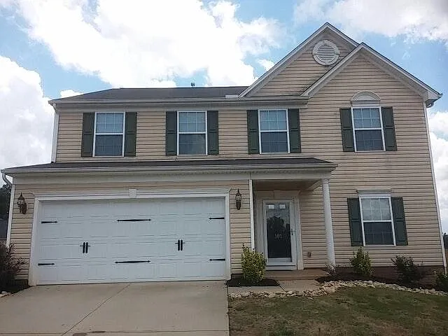5 bed, 2.5 bath, 2772 sqft, $2,240 — Photo 1