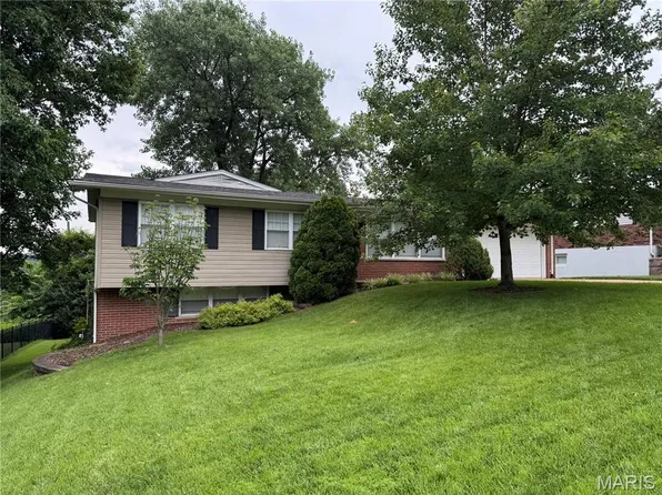 308 Twinview Ter, Ballwin, MO 63011