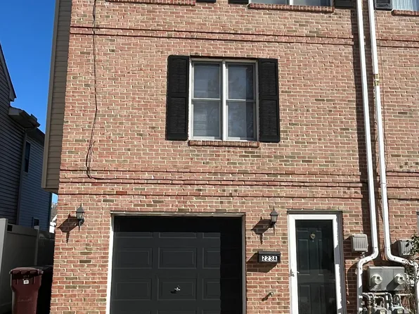 223 8th Ave #A, Wilmington, DE 19805