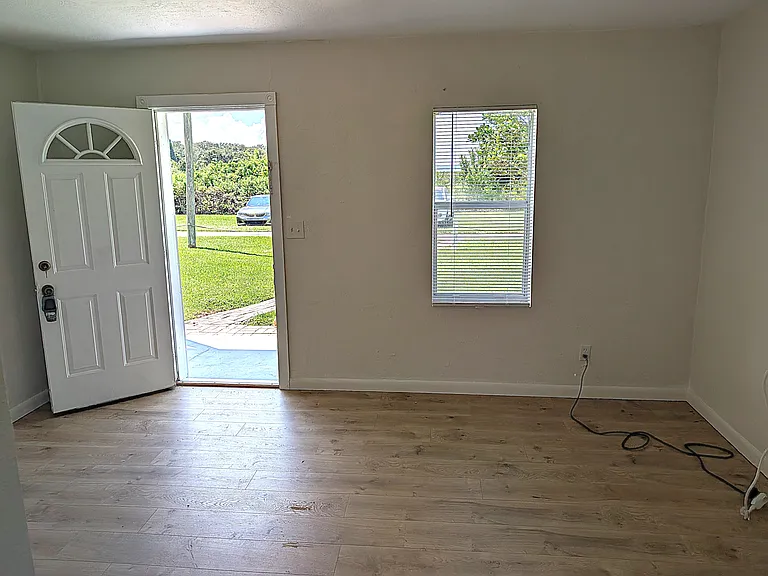 628 N Lakeview Ave #5 — Photo 4