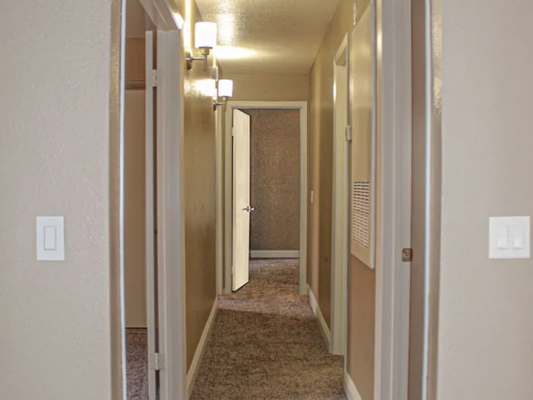 Mandalay Bay Apartments — Photo 22