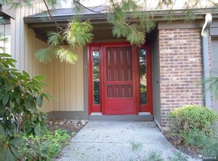 91 Frost Ln, Mahwah, NJ 07430