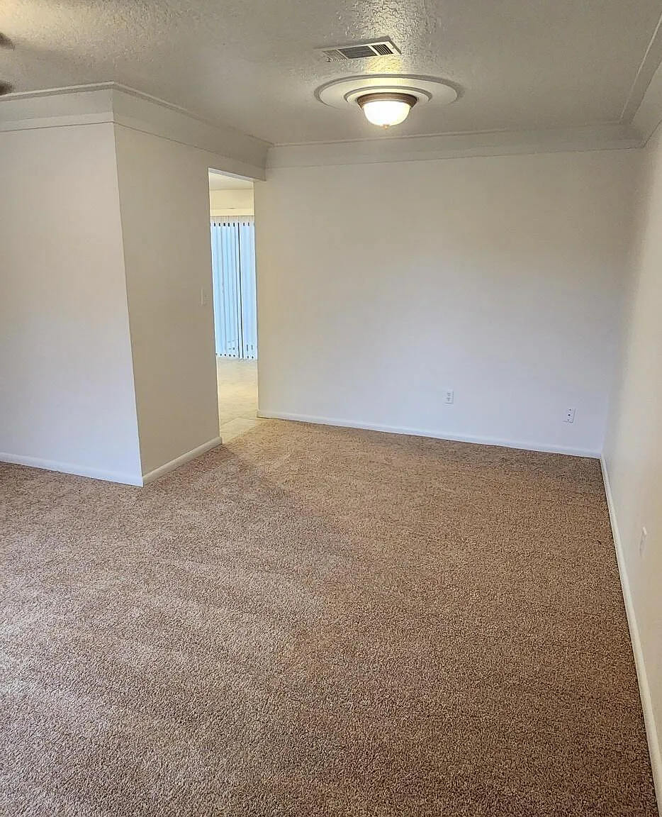 4 bed, 2.0 bath, 1540 sqft, $3,000 — Photo 4