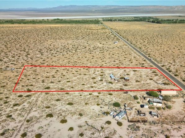 10313 E Lake Rd, Cantil, CA 93519