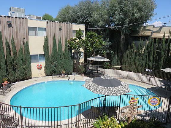 3rd image of 21721 Roscoe Blvd #18