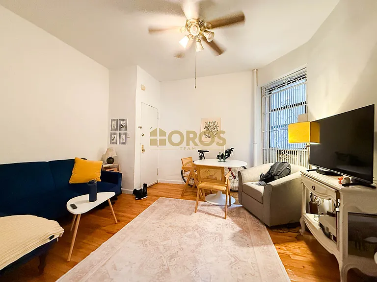 700 E 9th St #1 — Photo 1