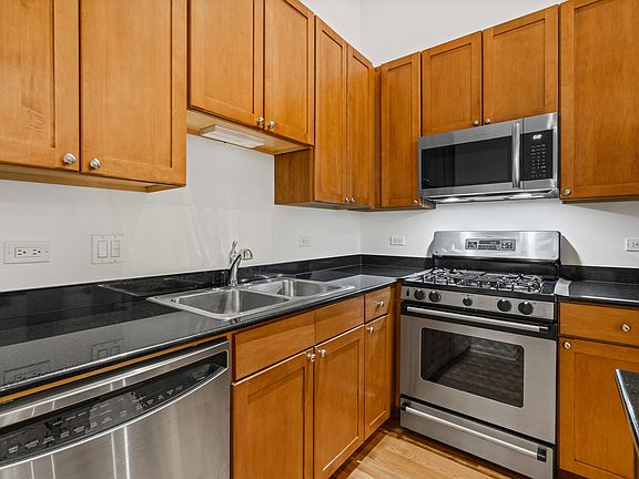 4th image of 758 N Larrabee St APT 434